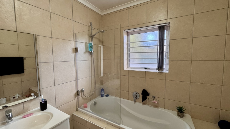 To Let 3 Bedroom Property for Rent in Kommetjie Western Cape